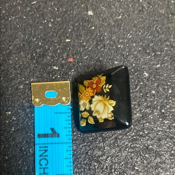 Floral Black and Gold Vintage Earrings - Picture 3 of 3